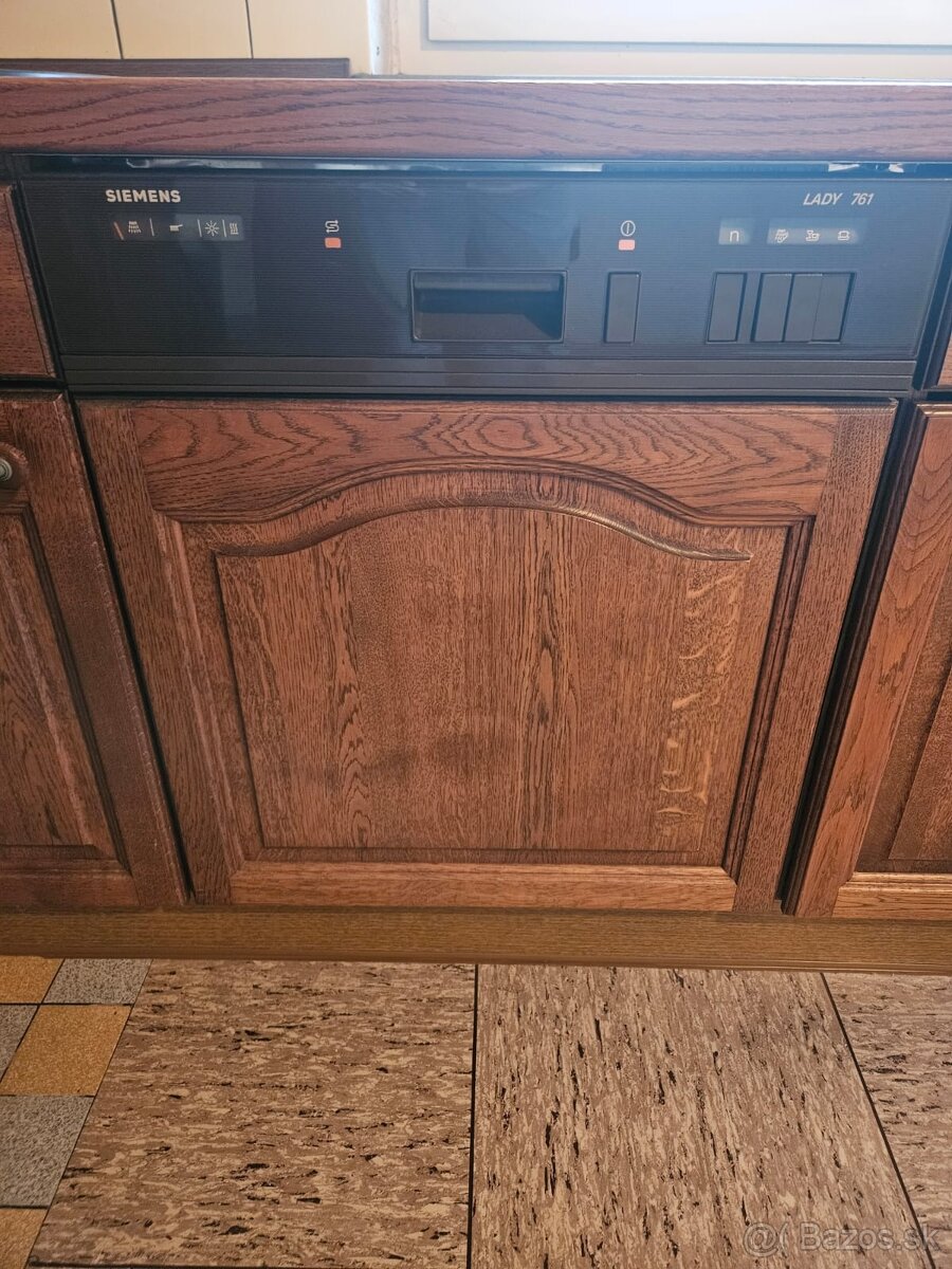 Masívna kuchynská linka z Nemecka so spotrebičmi - 13