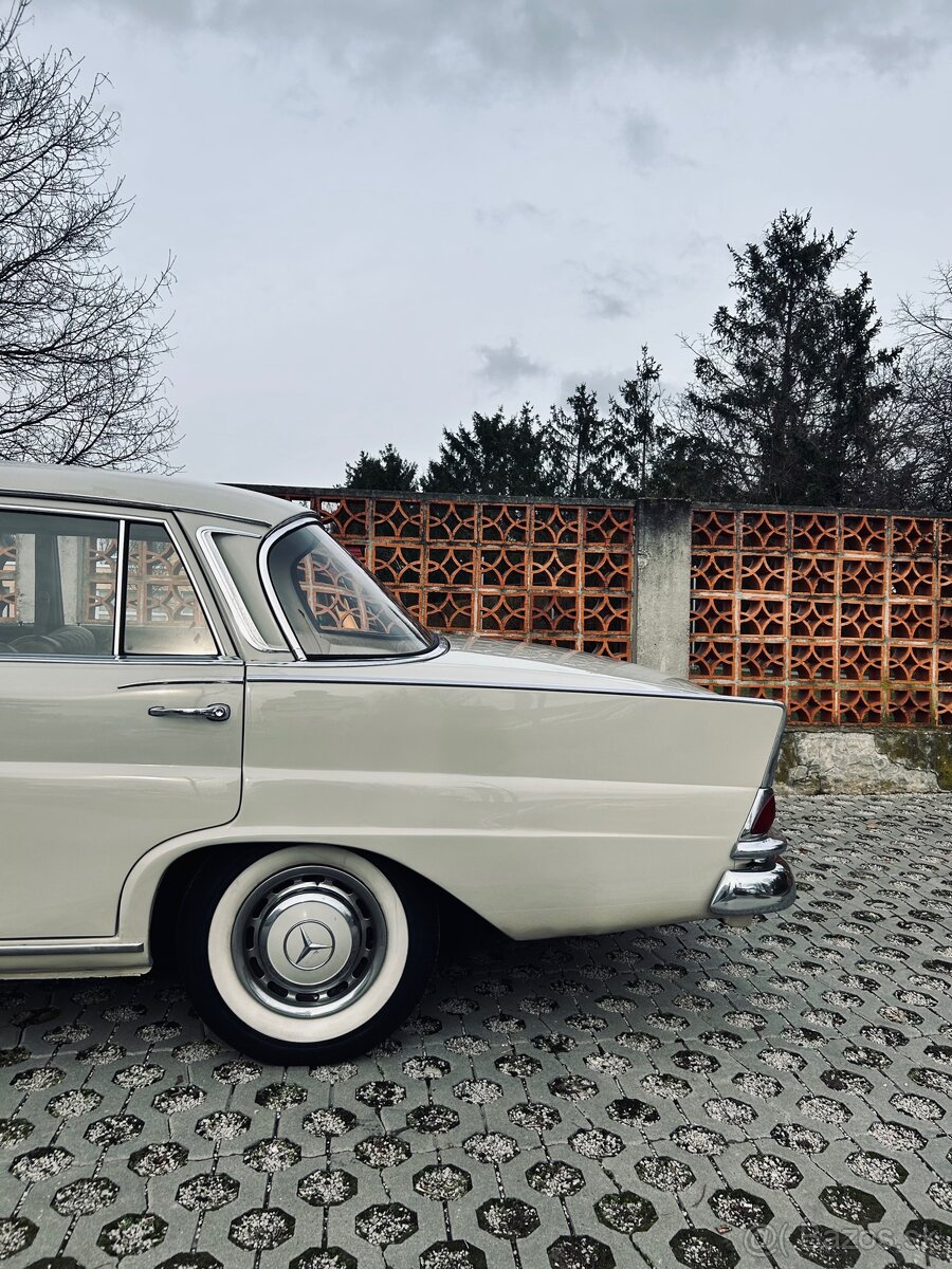 Mercedes-Benz 230S W111 Heckflosse - 13