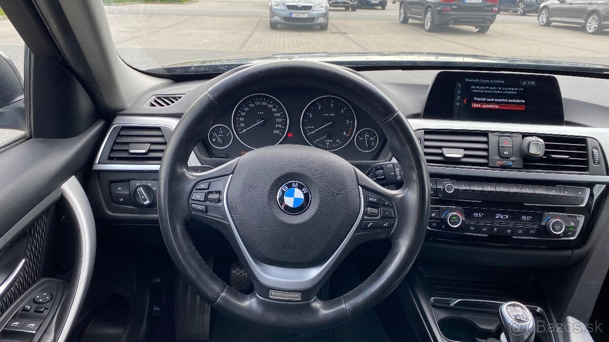 BMW rad 3 Touring 318d 2019 - 13