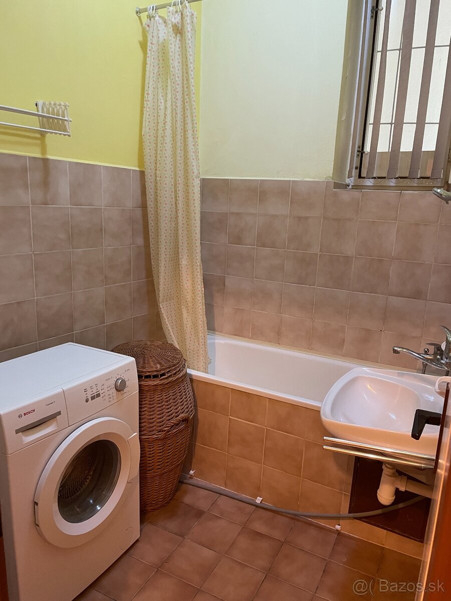 Prenajom velkeho 2 izboveho bytu Zilina centrum - 13