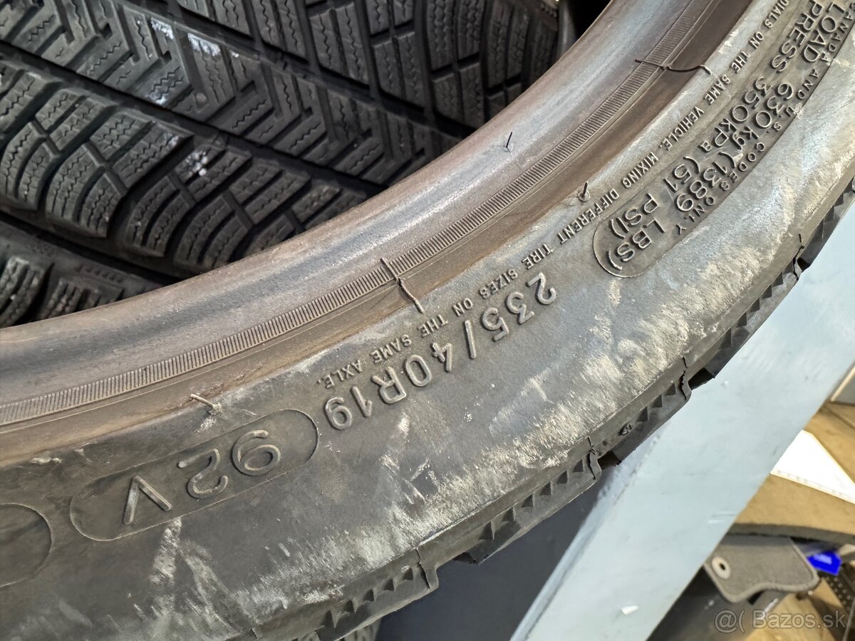 Michelin alpin 235/40 R19 - 13