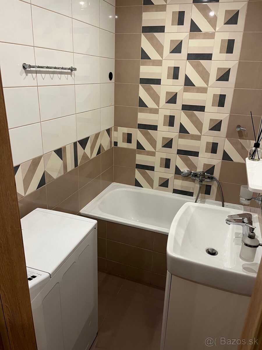 Ponúkam 2-izbový byt - 13