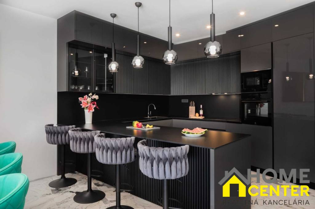 NA PREDAJ novo postavená VILA /200 m2/ pri mori, Rogoznica - 13