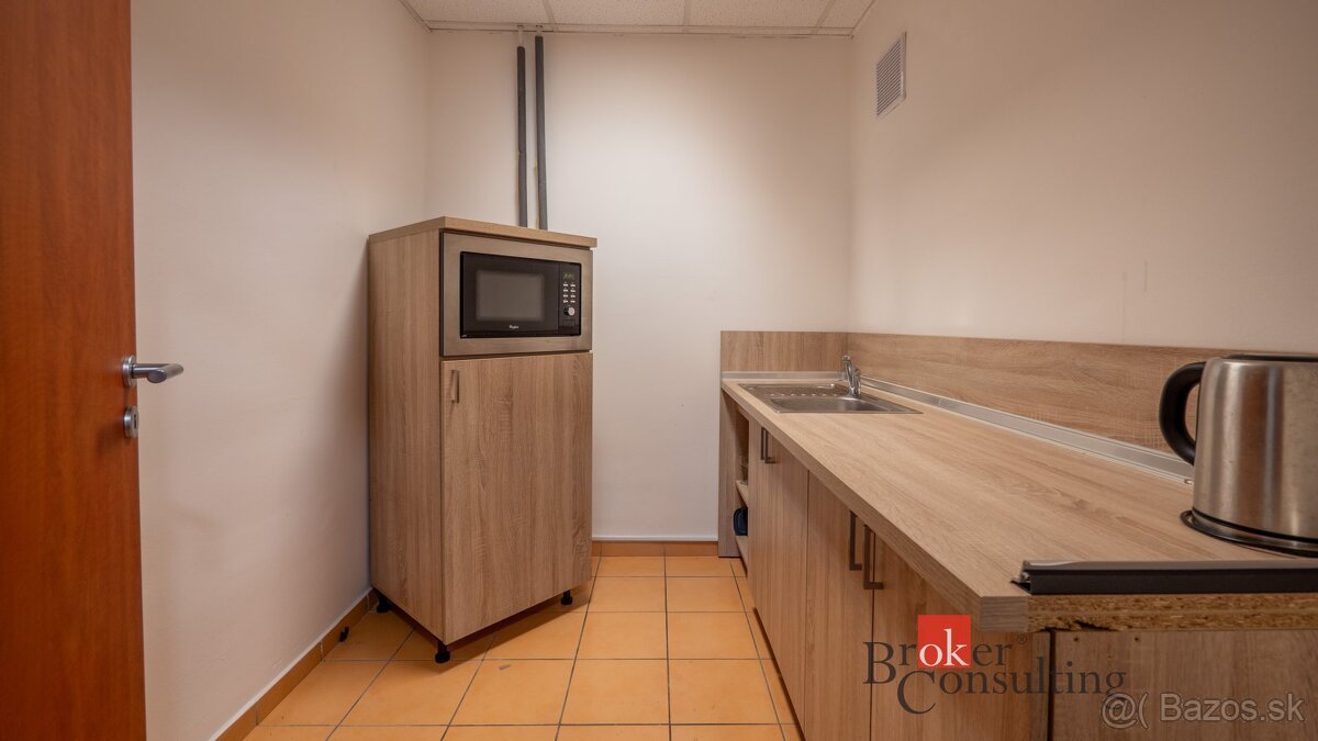 KANCELÁRIE v Ružinove na predaj. Možný odpočet DPH a BONUS n - 13