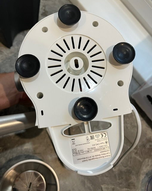 Odšťavovač Bosch MES25A0 700w - 13