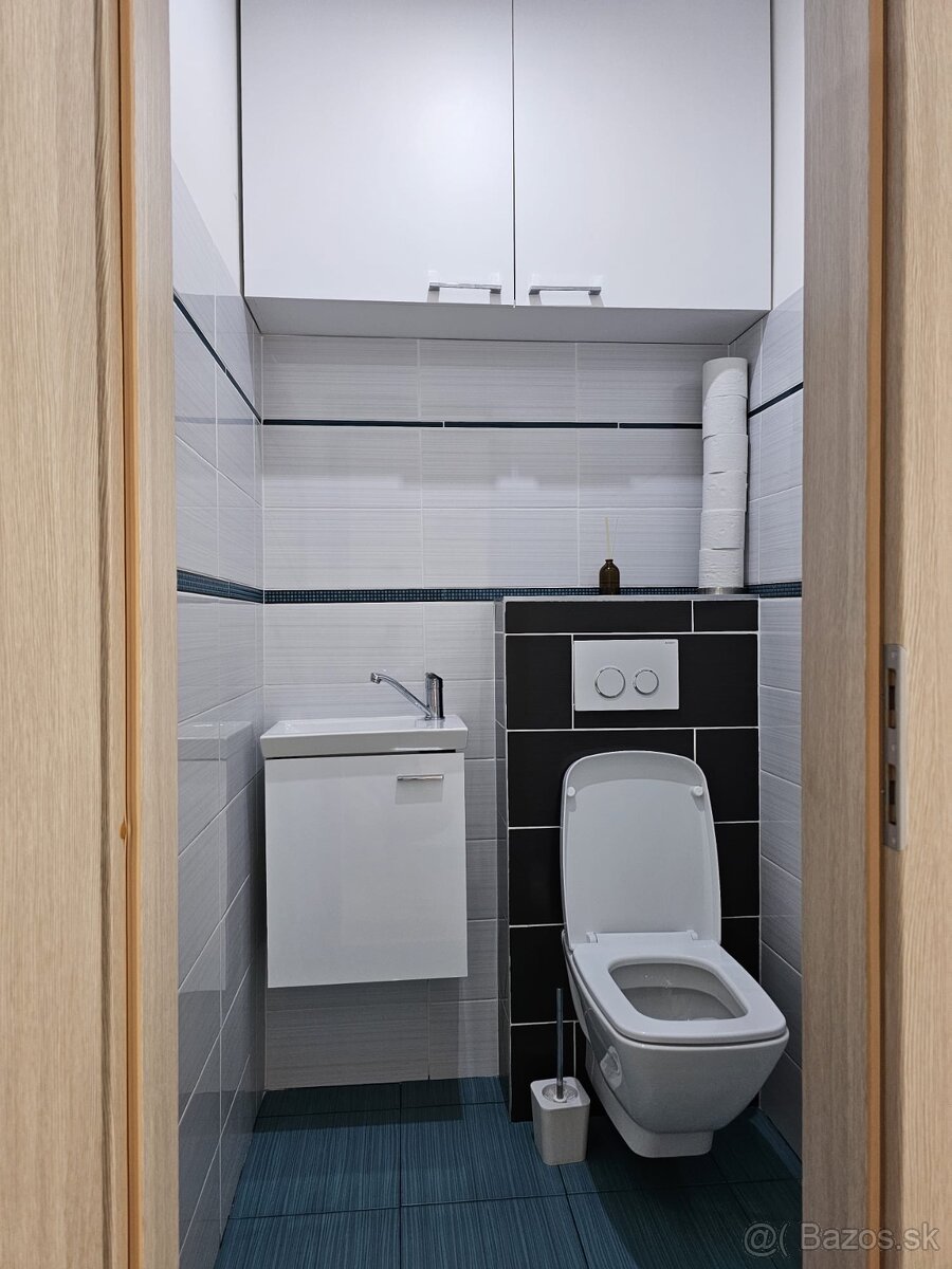 Na predaj moderný 4-izbový rodinný dom v krásnej obci Valča - 13