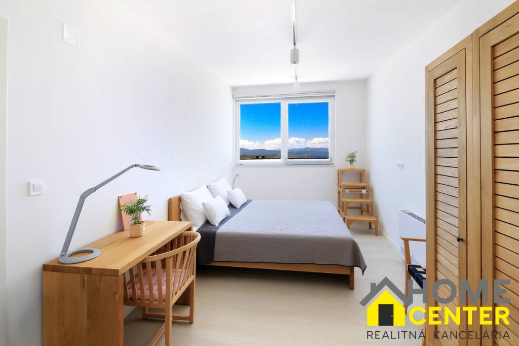 NA PREDAJ moderná vila /251 m²/ v atraktívnej lokalite, ostr - 13