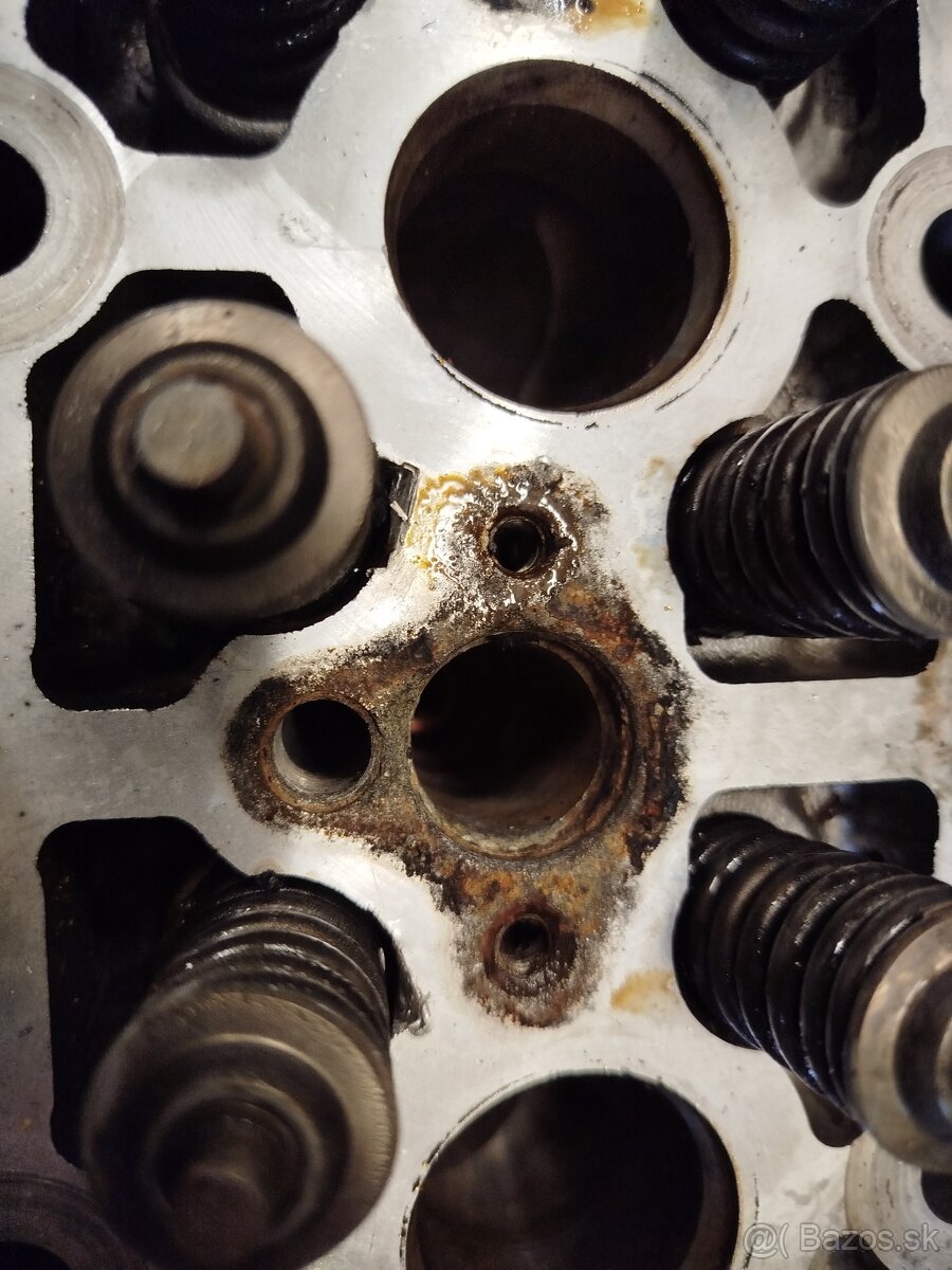 Rozpredám trafic vivaro 2010 2,5dti 107kw - 13