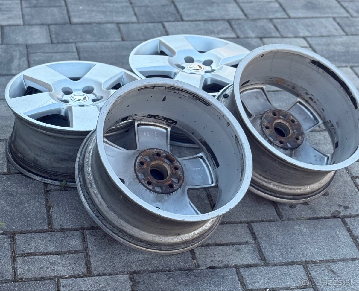 Škoda R17 215 40– OEM 3U0 601 025 E 5x112 - 13
