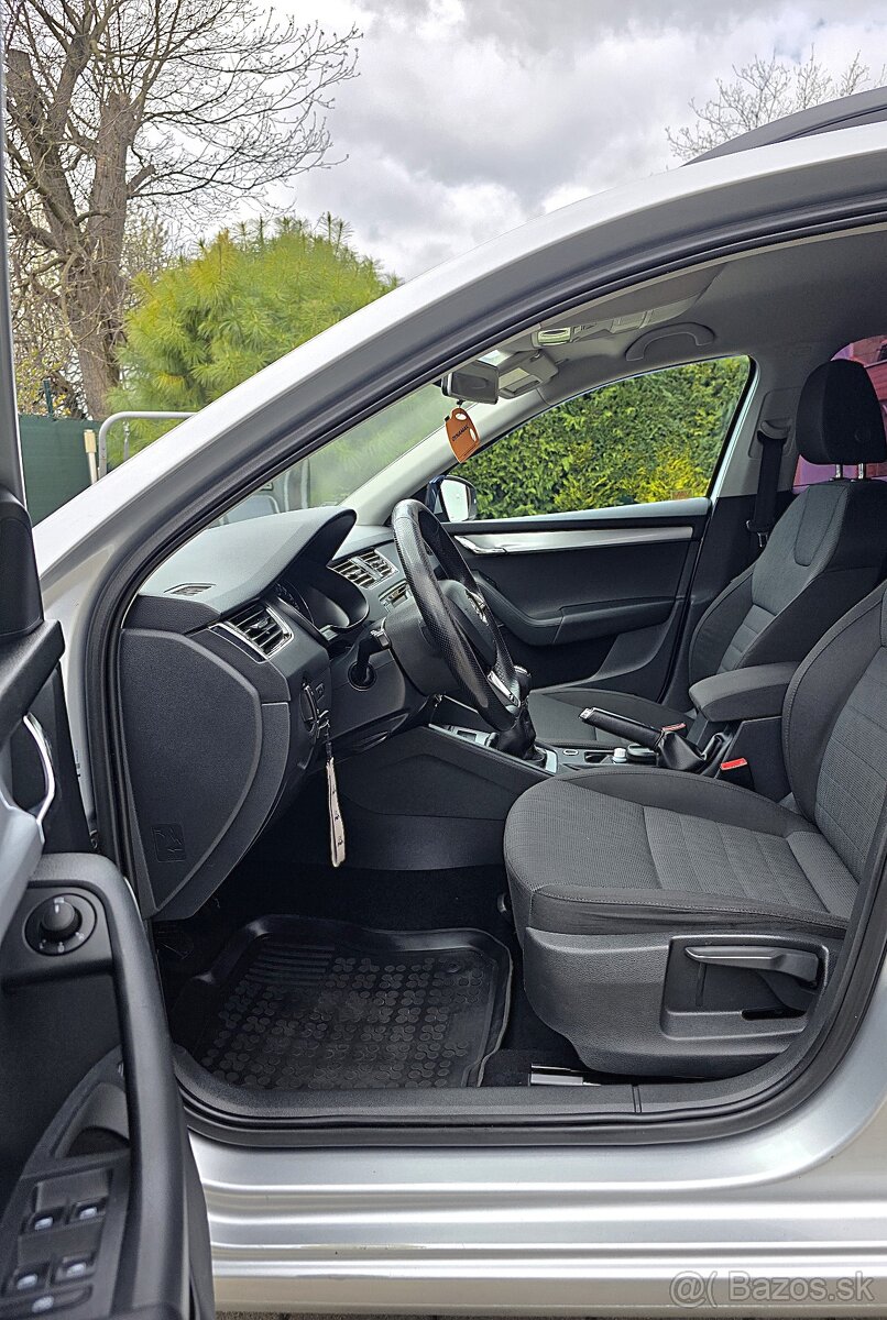 Škoda Octavia Combi 1.6 TDI Elegance - 13