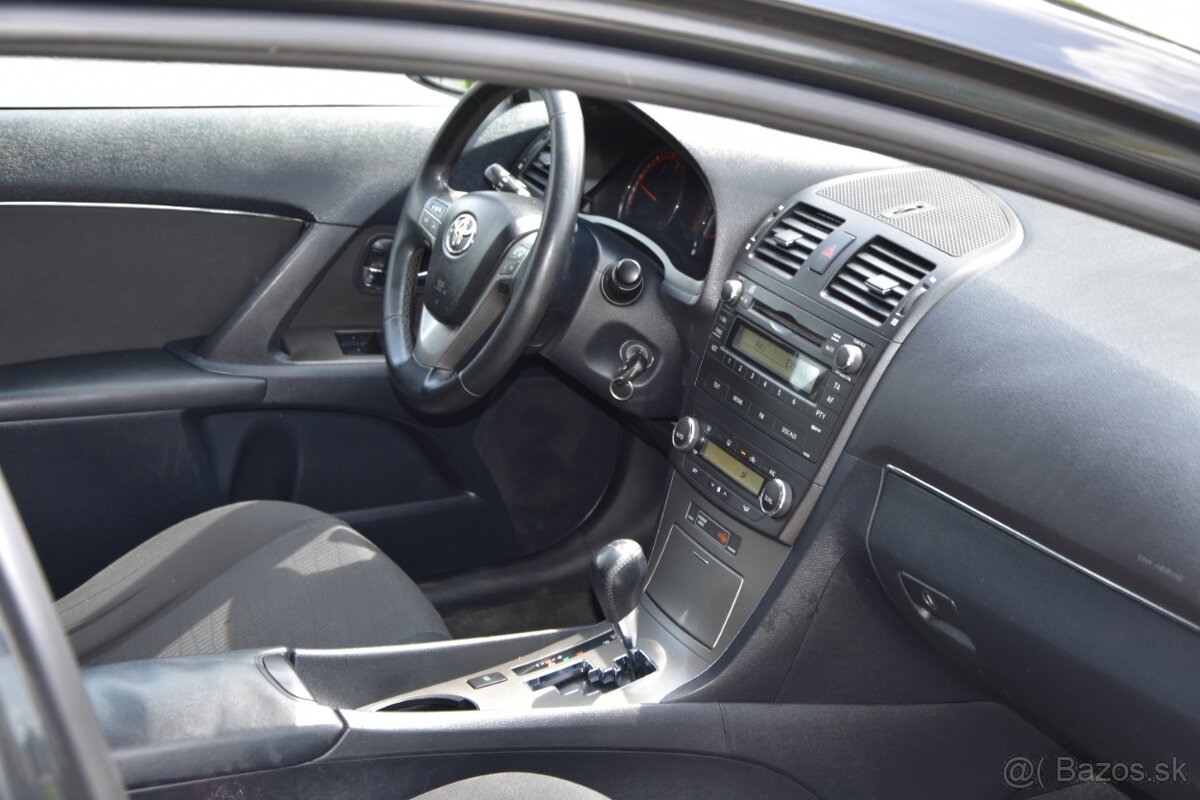 Toyota Avensis Combi - 13