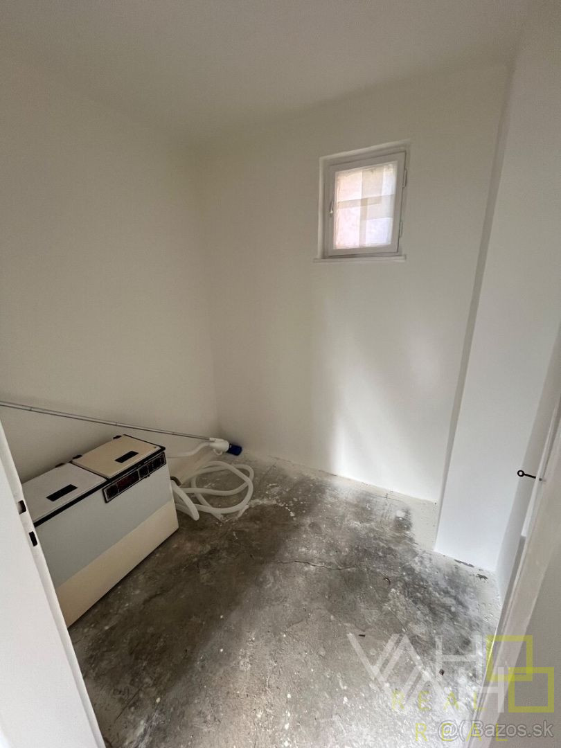 Veľký pozemok až 1699m2, samostatne stojaci RD, všetky IS, H - 13