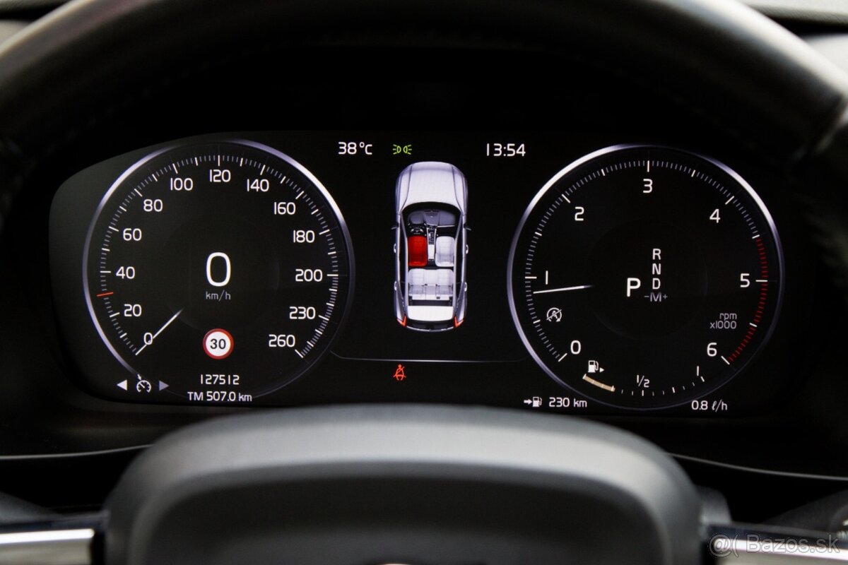 Volvo XC40 Momentum 4x4 / DPH - 13