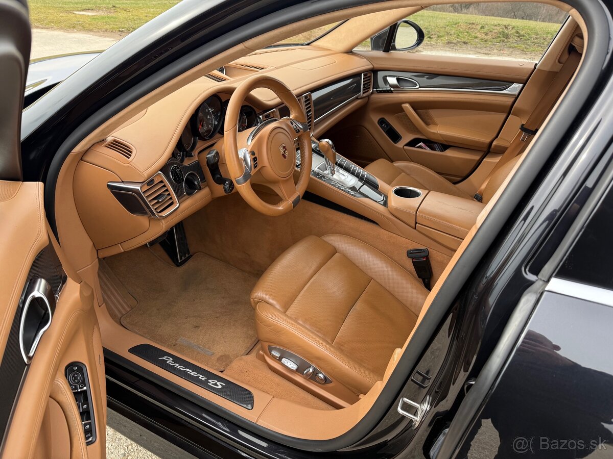 PORSCHE Panamera 4S - 13
