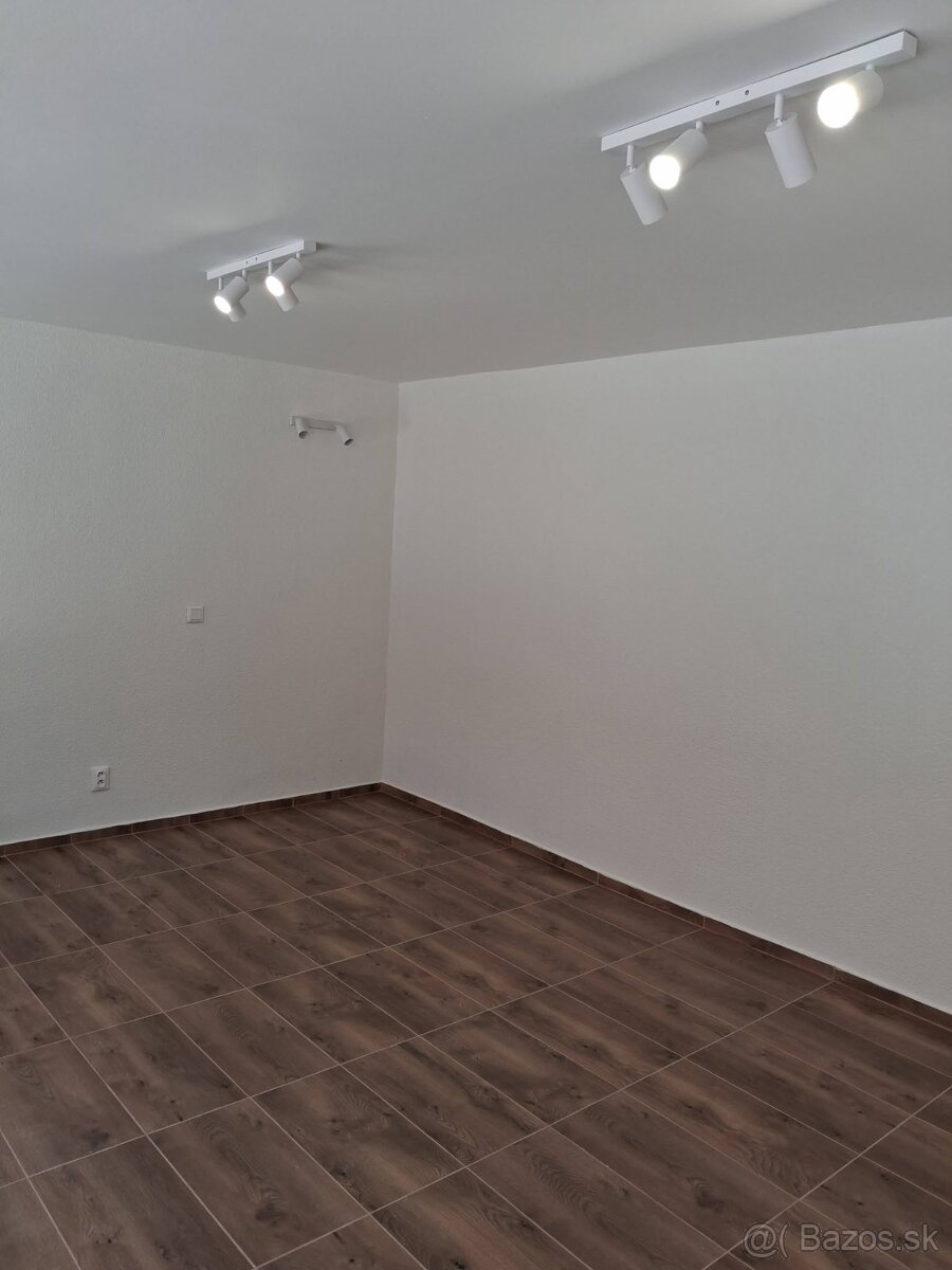 Butik v Lučenci - 13