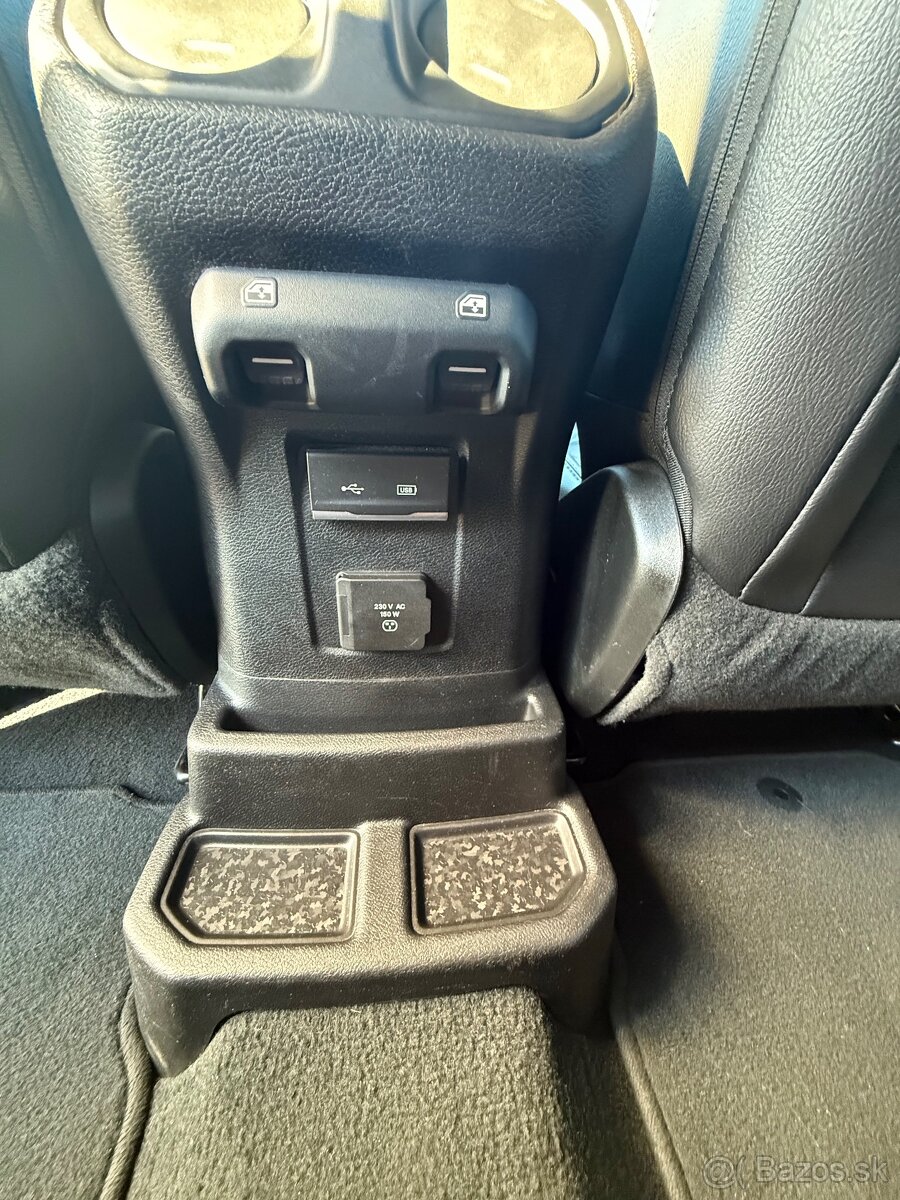 Jeep Wrangler Sahara - 13