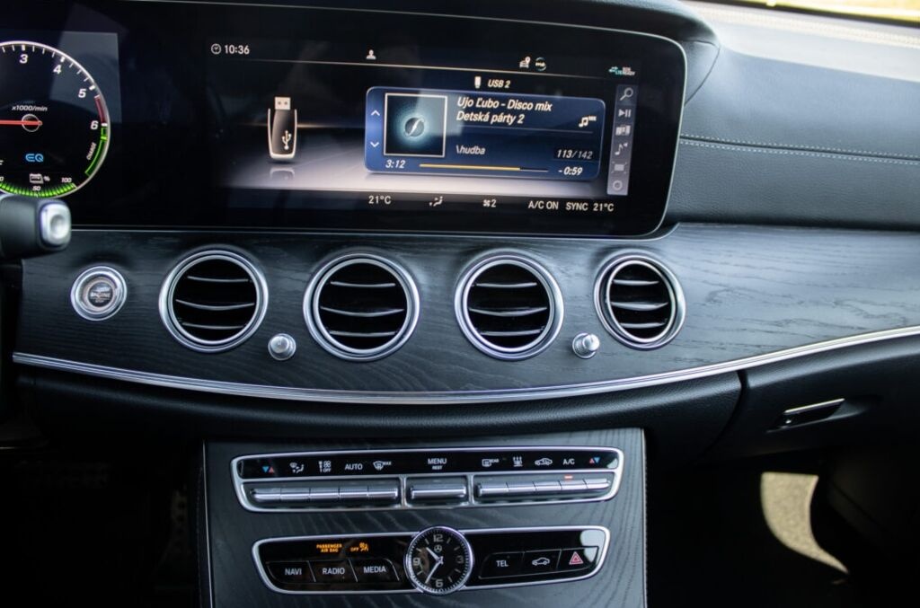 Mercedes Benz E 300 de T Avantgarde (2020) - 13