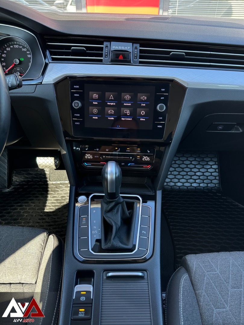 Volkswagen Passat Variant 2.0 TDI DSG Business,F1 radenie,SR - 13