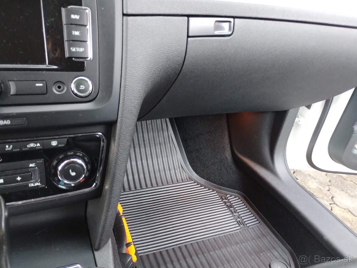 Škoda Superb Combi 1.6 TDI CR DPF Elegance GreenLine - 13