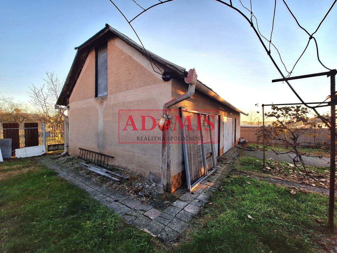 ADOMIS - predáme rodinný dom 2.podlažný 250m2, pozemok 800m2 - 13