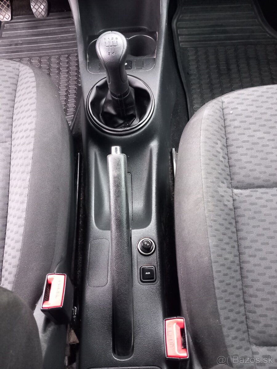 Škoda Fabia II Kombi 1.2 HTP ,51kW. Klima - 13