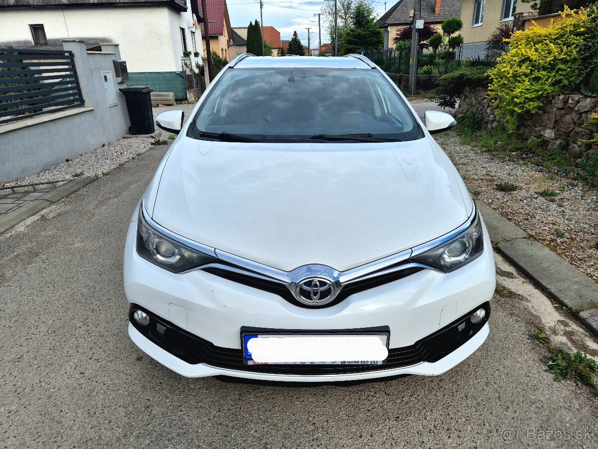Toyota Auris touring - 13