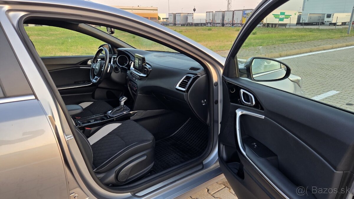 Kia CEED SW 1,6 CRDi GT-line automat - 13