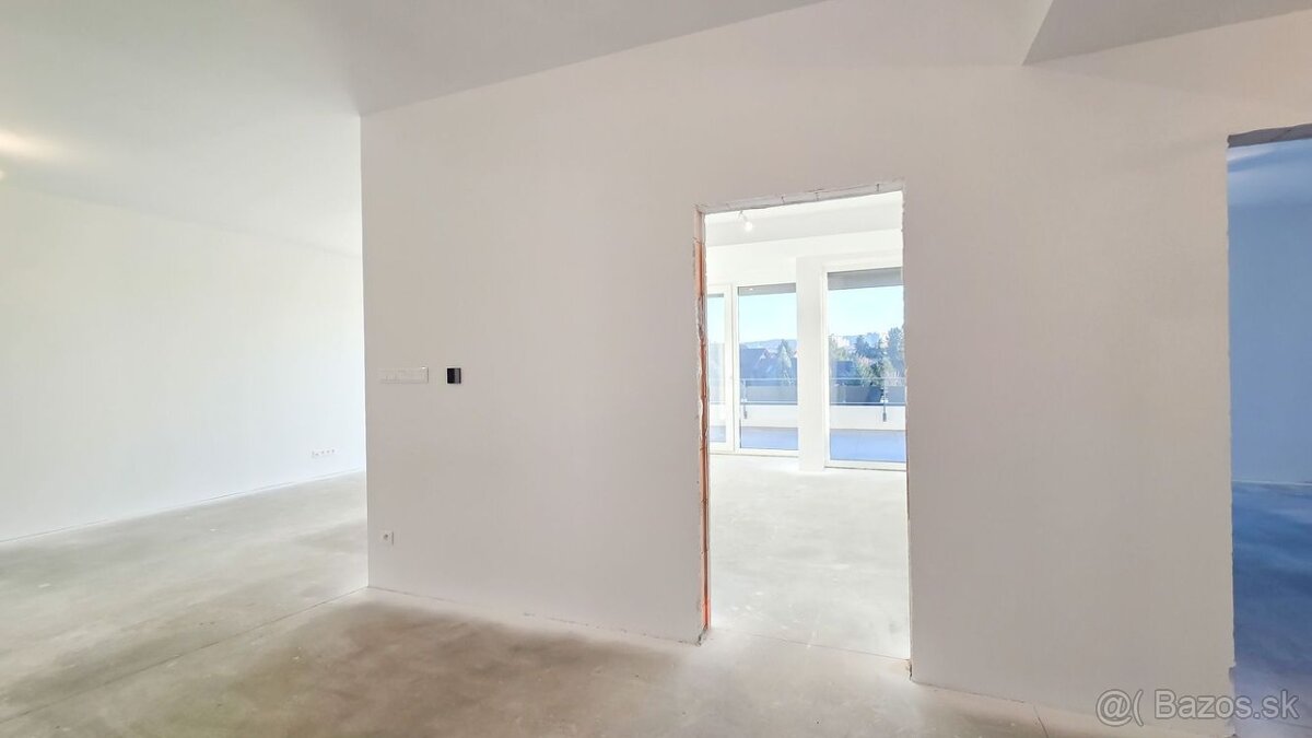 3 izbový holobyt s terasou 35 m2, Nové nábrežie, Poprad - 13