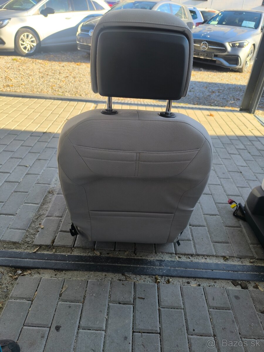 Interiér VW Tiguan Allspace - 13