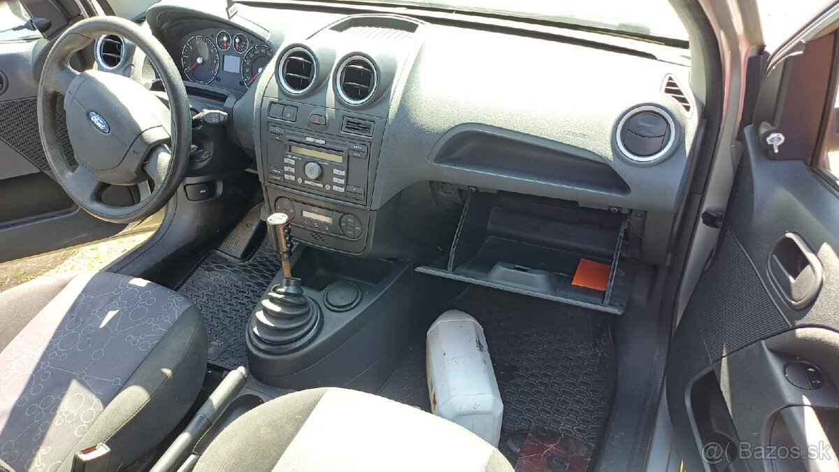 Ford Fiesta 1.3 i benzín 51kw - 13
