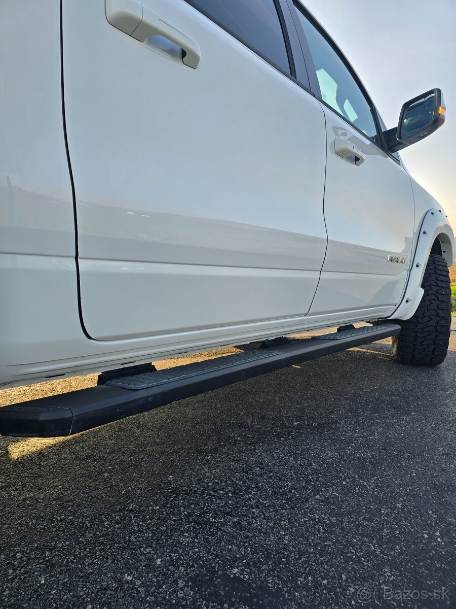 RAM 1500 Laramie - 13