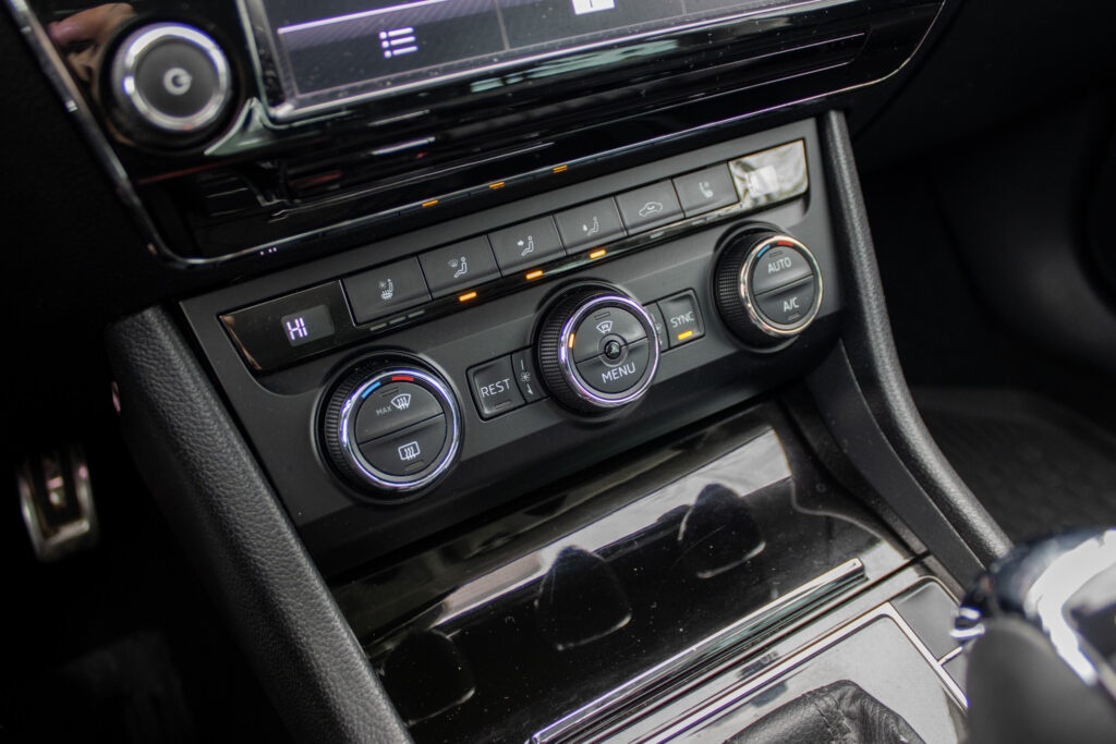 Škoda Superb 2.0 TDI L&K DSG - 13