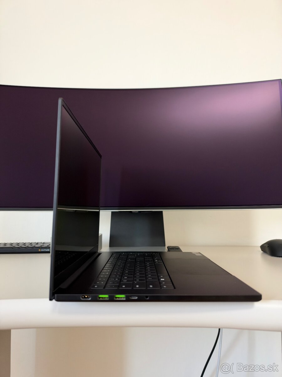 Herný notebook Razer blade 16 - 13