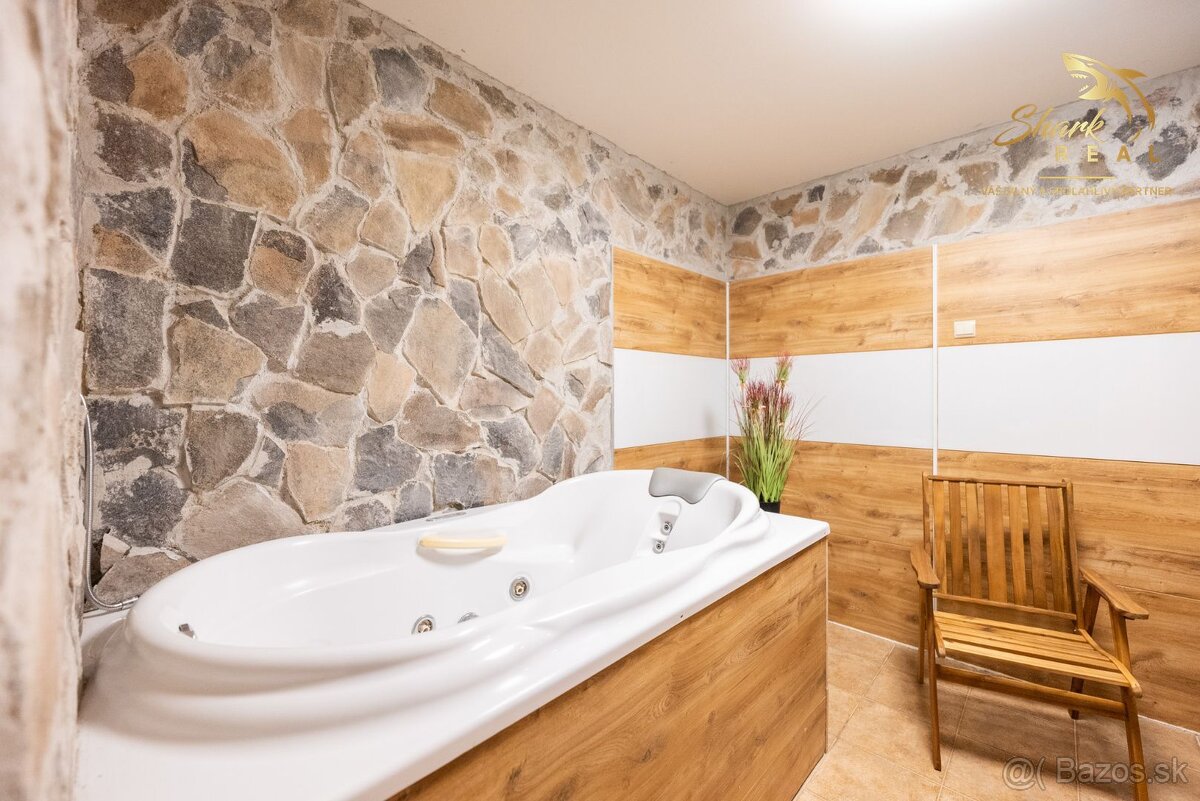 Jedinečná rodinná usadlosť s bazénom, posilňovňou, wellness  - 13