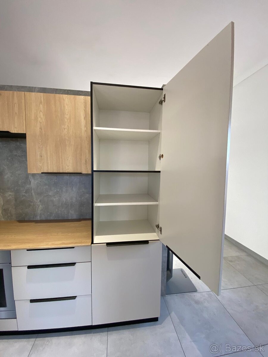 Kuchynská linka – SKLADOM - 13