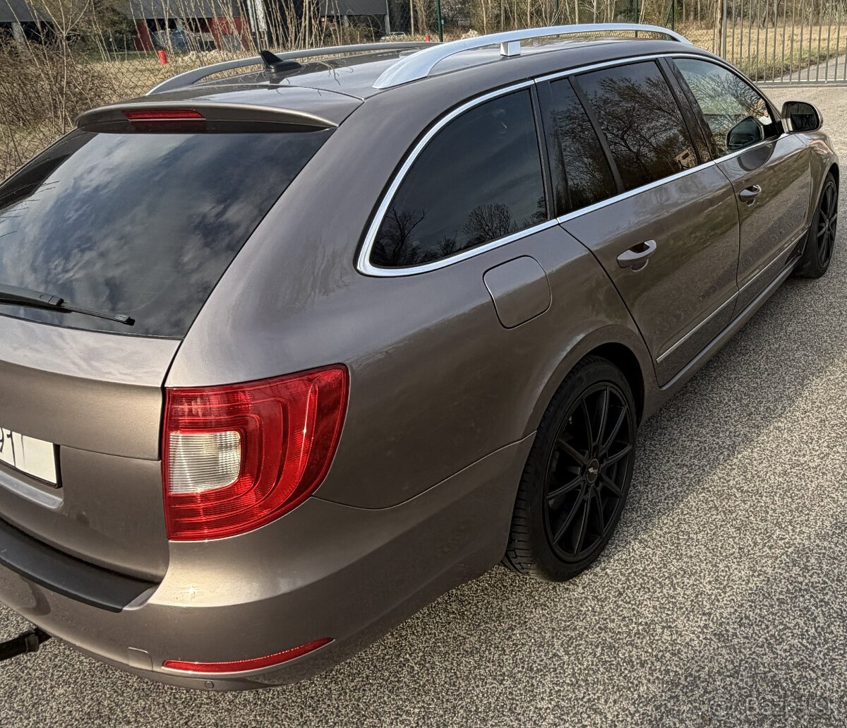Škoda Superb Combi - 13