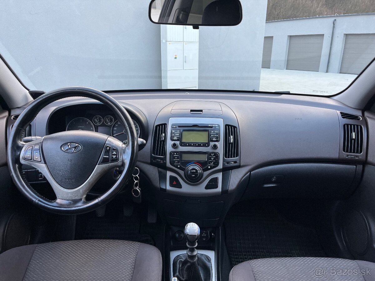 Predám Hyundai i30 1.6Crdi 85Kw R.v 2011. - 13