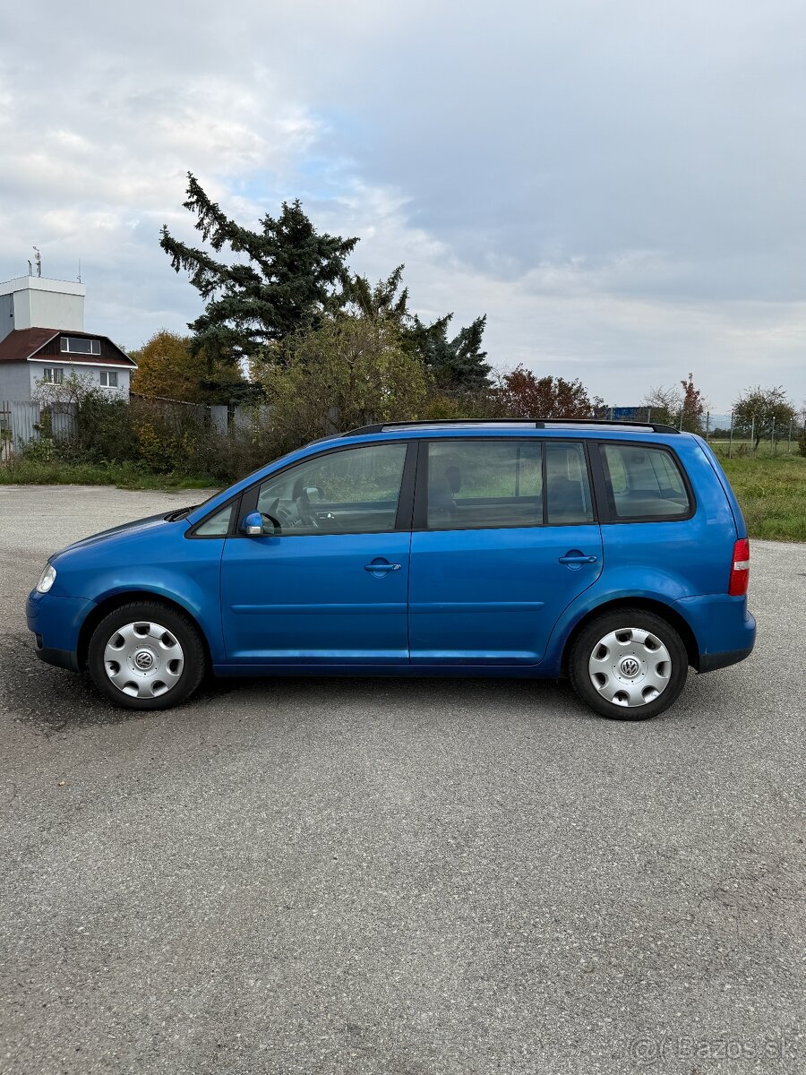 VW Touran 1.6 FSI – 7 miest, STK 11/2027, benzín - 13