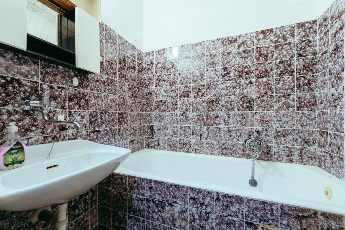 PRIESTRANNÝ 2i BYT S LOGGIOU A DVOMA PIVNICAMI - 13