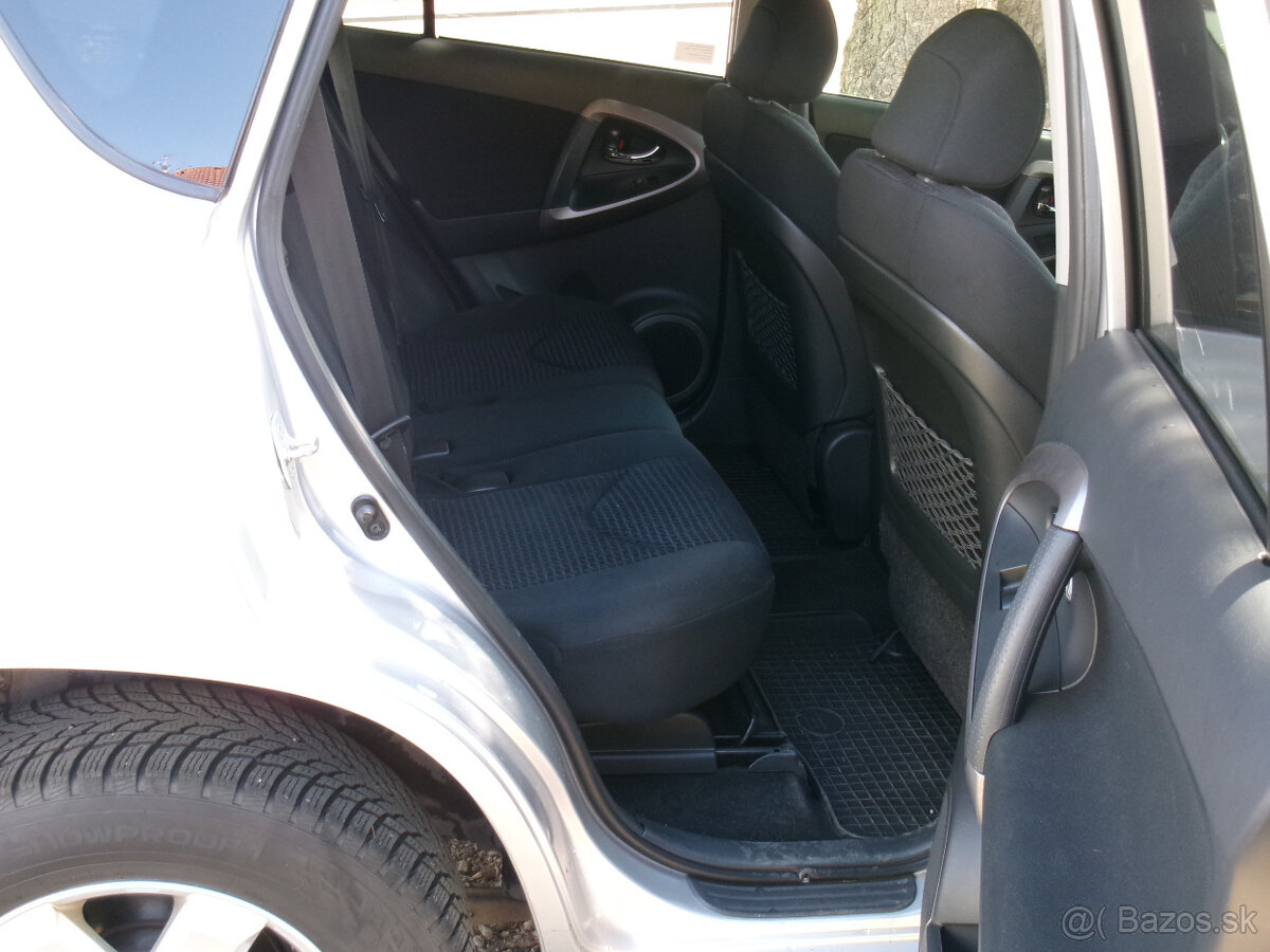 TOYOTA RAV4 2.2 D 4x4 - 13