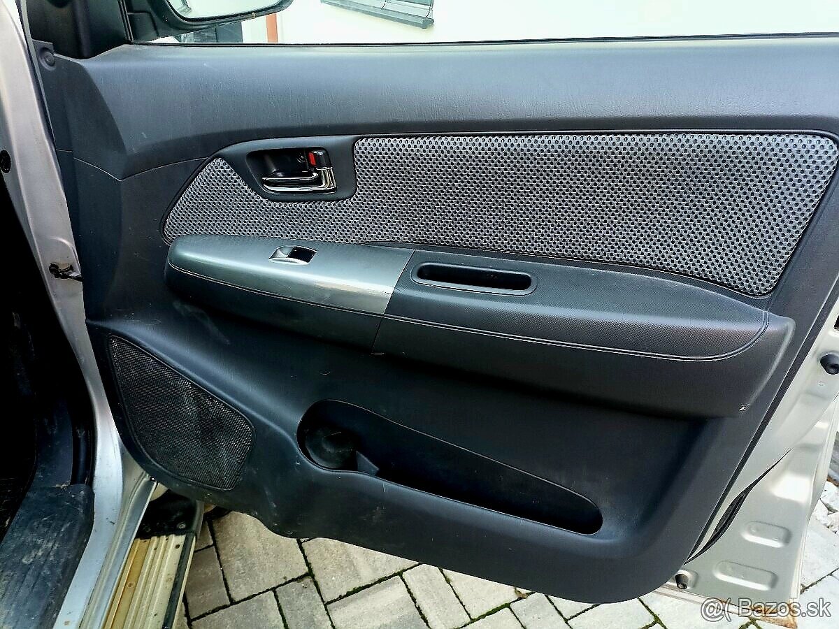 TOYOTA HILUX 2.5DI-D - PREDAJ AJ NA SPLÁTKY - 13