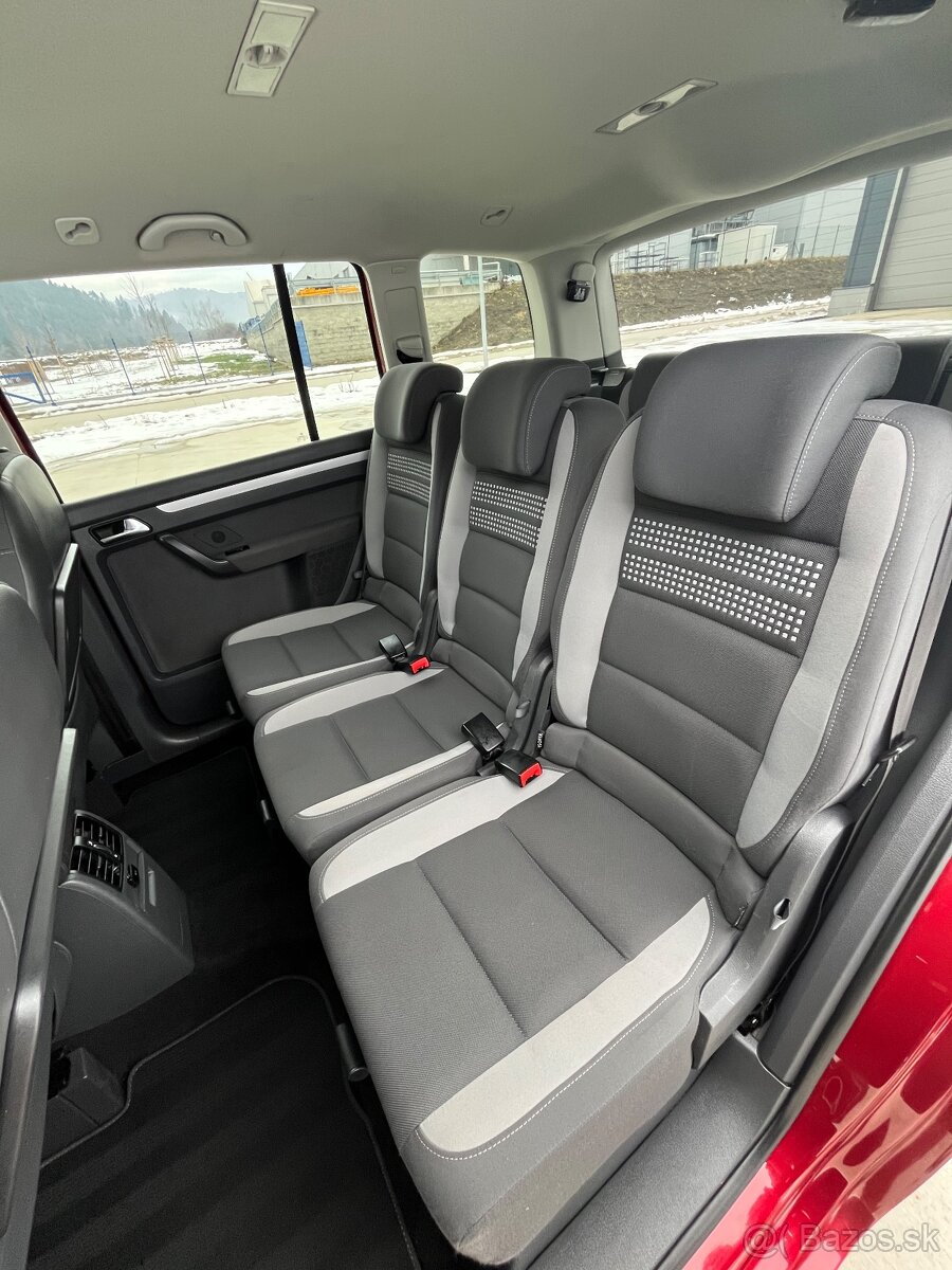 VW Touran 2.0TDI 7miest,Ťažné,Servis VW - 13