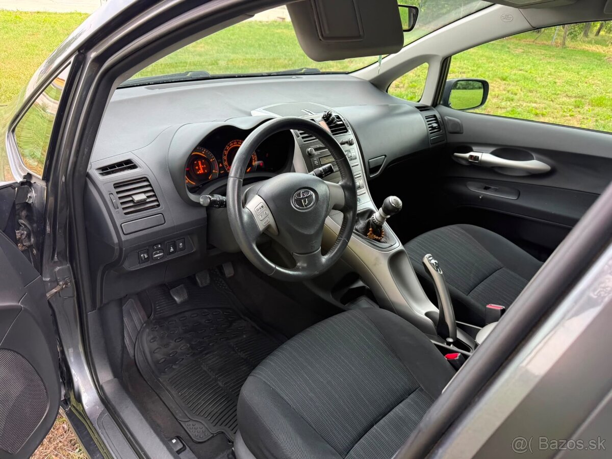 TOYOTA Auris D4D - 13