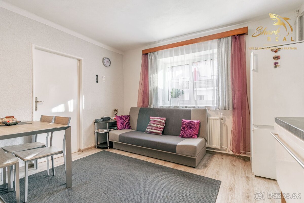 REZERVOVANÉ - Na predaj pekný dom so záhradou - 13