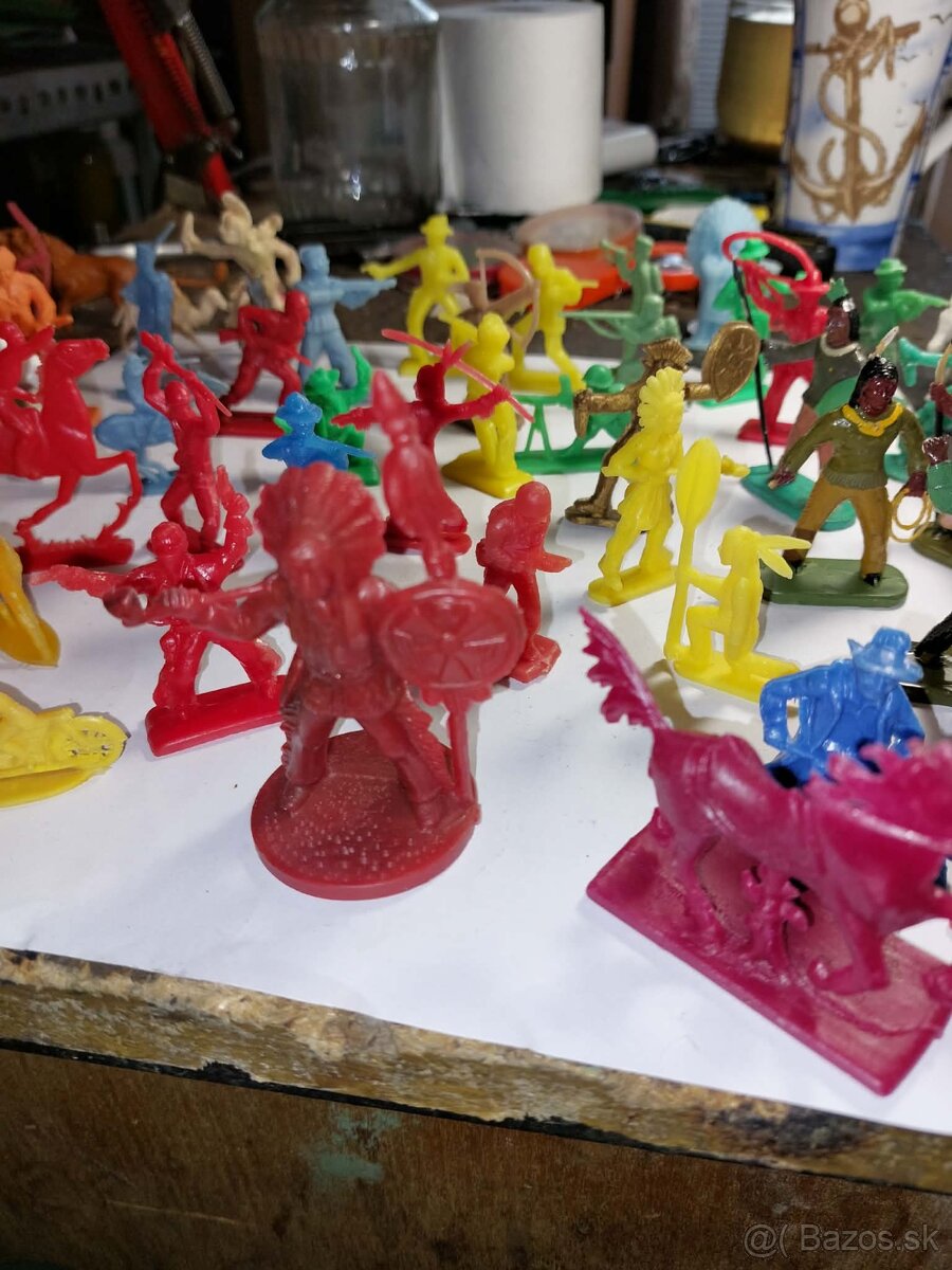 Staré retro figúrky,indiáni,vojaci - 13