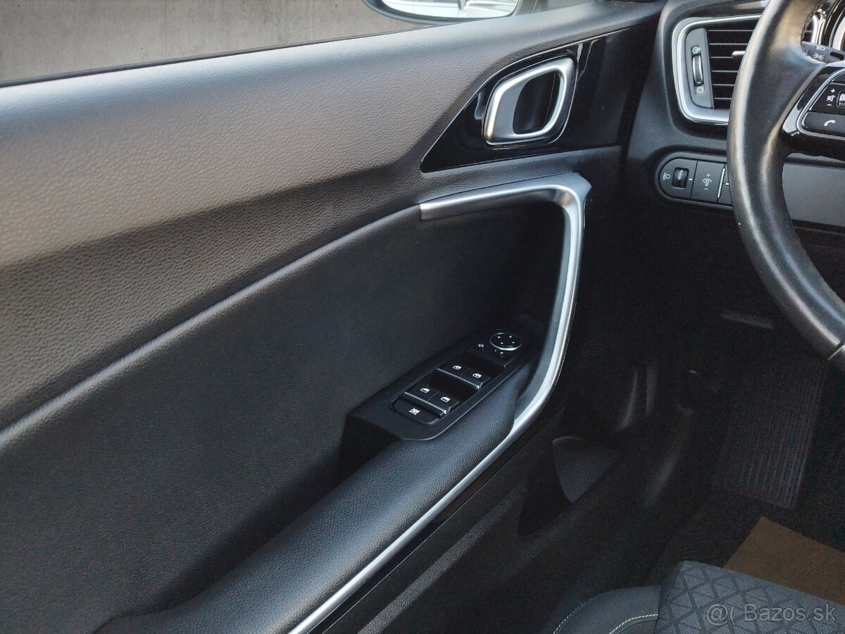 Kia CEED SW 1,4 T-GDi GOLD - 13