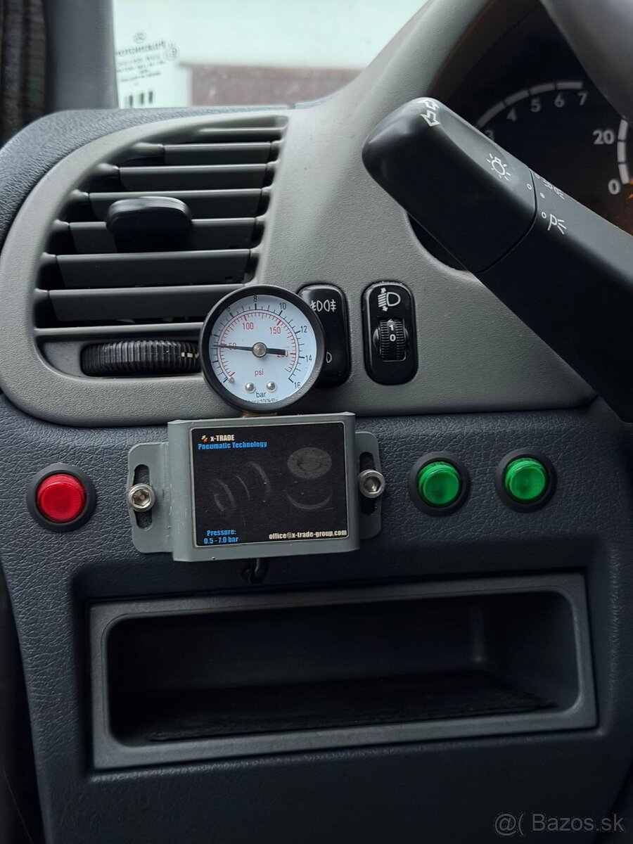 Mercedes-Benz Sprinter 4x4 Camper - 13