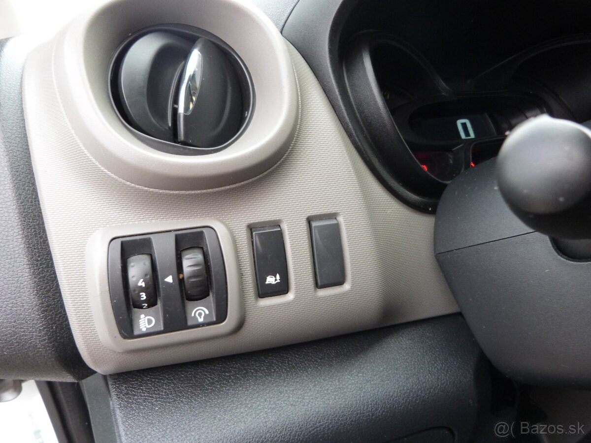 Renault Trafic Minibus BUS L1, 1,6TDCi 88kW M6, miest na sed - 13