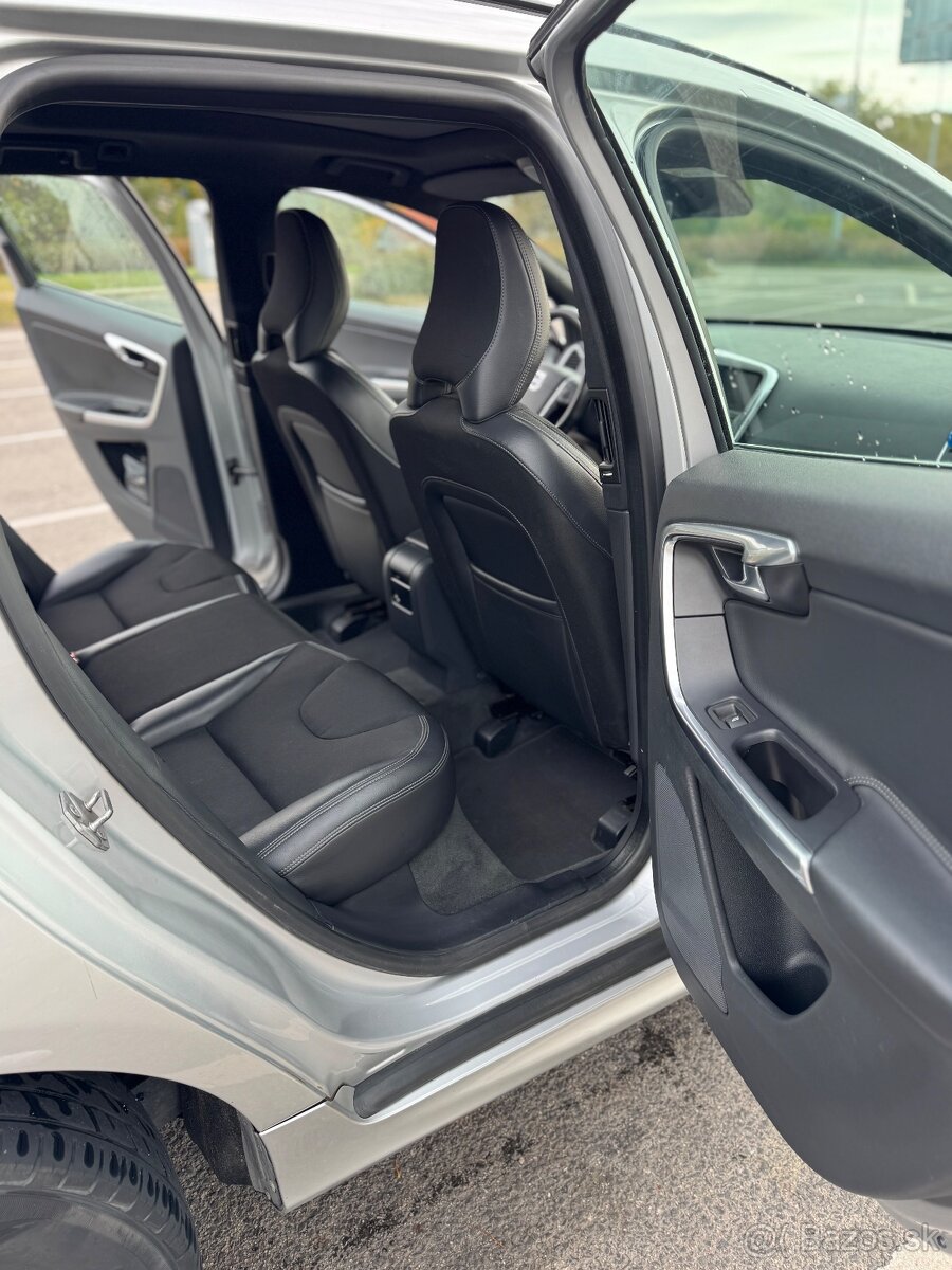 Volvo XC 60 rok výroby 2015 - 13