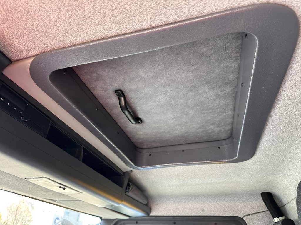 MAN TGL 12.250 , skříň, čelo, lůžko E6 - 13